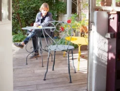 Fermob 1900 Stapelbare Tuinstoel Red Ochre -Fermob x886x886 fermob 1900 stapelstoel sfeer 4.jpg.pagespeed.ic .OKpZ nq2tm