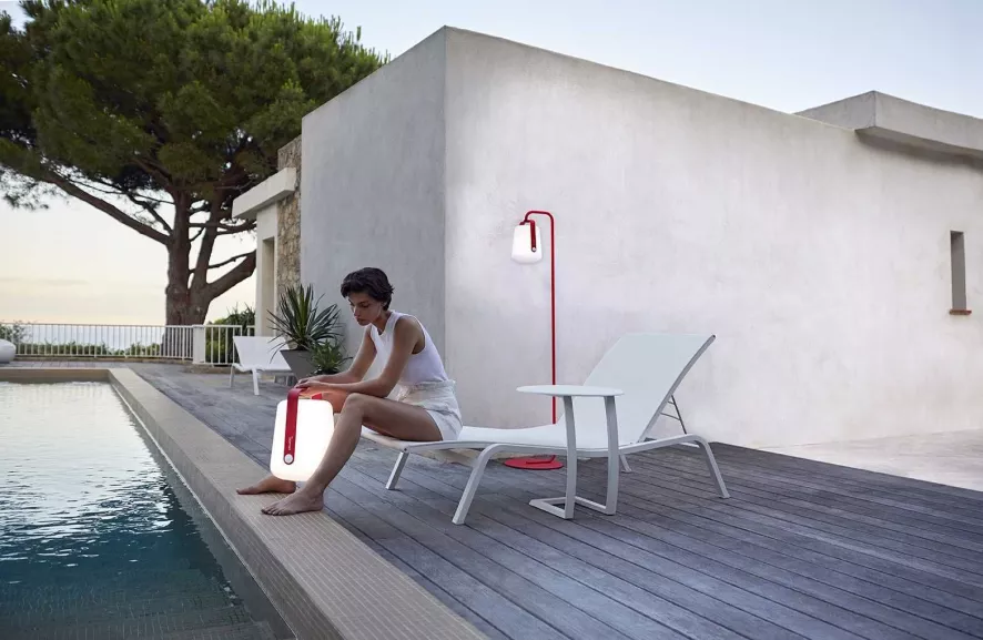 Fermob Balad Tafellamp H38 LED Oplaadbaar Acapulco Blue 14 Fermob Balad Tafellamp H38 LED Oplaadbaar Acapulco Blue - Afbeelding 13