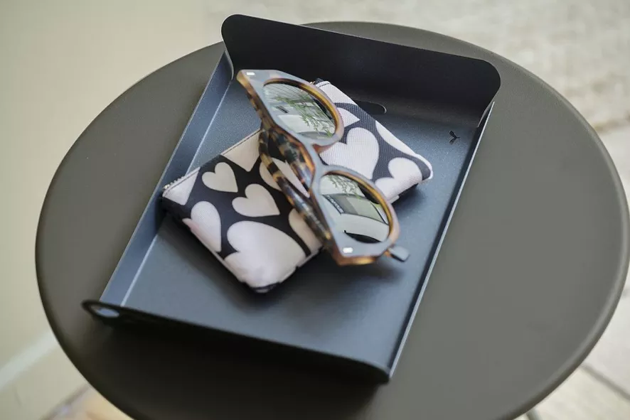 Fermob Alto Dienblad 23x17 Black Cherry 5 Fermob Alto Dienblad 23x17 Black Cherry - Afbeelding 3