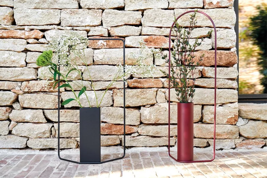 Fermob Itac Cylandrical Vaas 76cm Black Cherry 4 Fermob Itac Cylandrical Vaas 76cm Black Cherry - Afbeelding 2