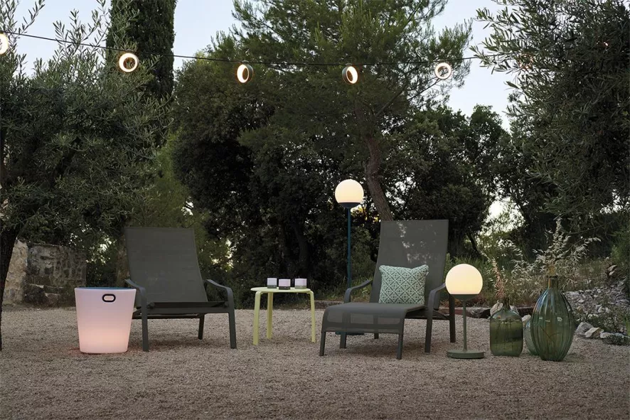 Fermob MOOON! Tafellamp H63 LED Oplaadbaar Black Cherry 11 Fermob MOOON! Tafellamp H63 LED Oplaadbaar Black Cherry - Afbeelding 9