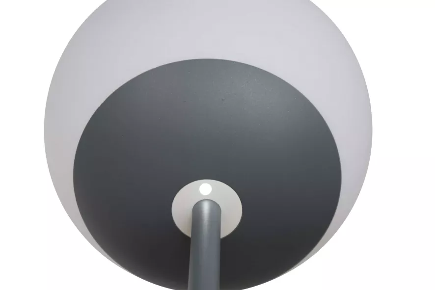 Fermob MOOON! Vloerlamp H134 LED Oplaadbaar Black Cherry 11 Fermob MOOON! Vloerlamp H134 LED Oplaadbaar Black Cherry - Afbeelding 9