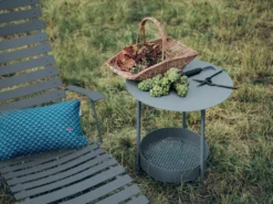 Fermob Bistro Ligstoel Clay Grey -Fermob x886x886 fermob salsa bijzettafel59.jpg.pagespeed.ic .3qzhvmBTRH