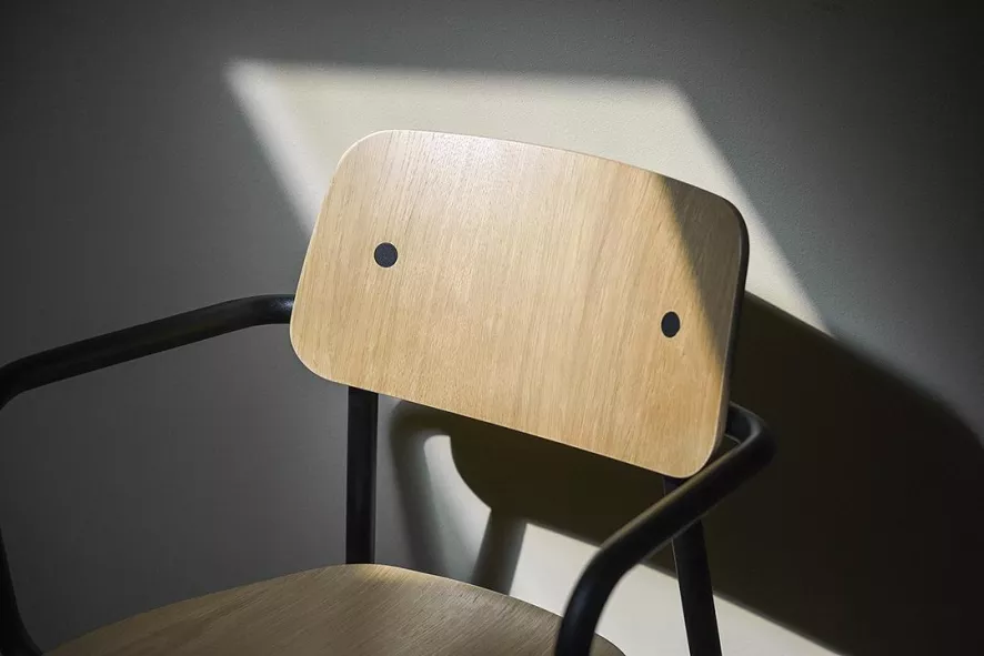 Fermob Studie Eetkamerstoel Met Arm Eiken Indoor Honey 7 Fermob Studie Eetkamerstoel Met Arm Eiken Indoor Honey - Afbeelding 5